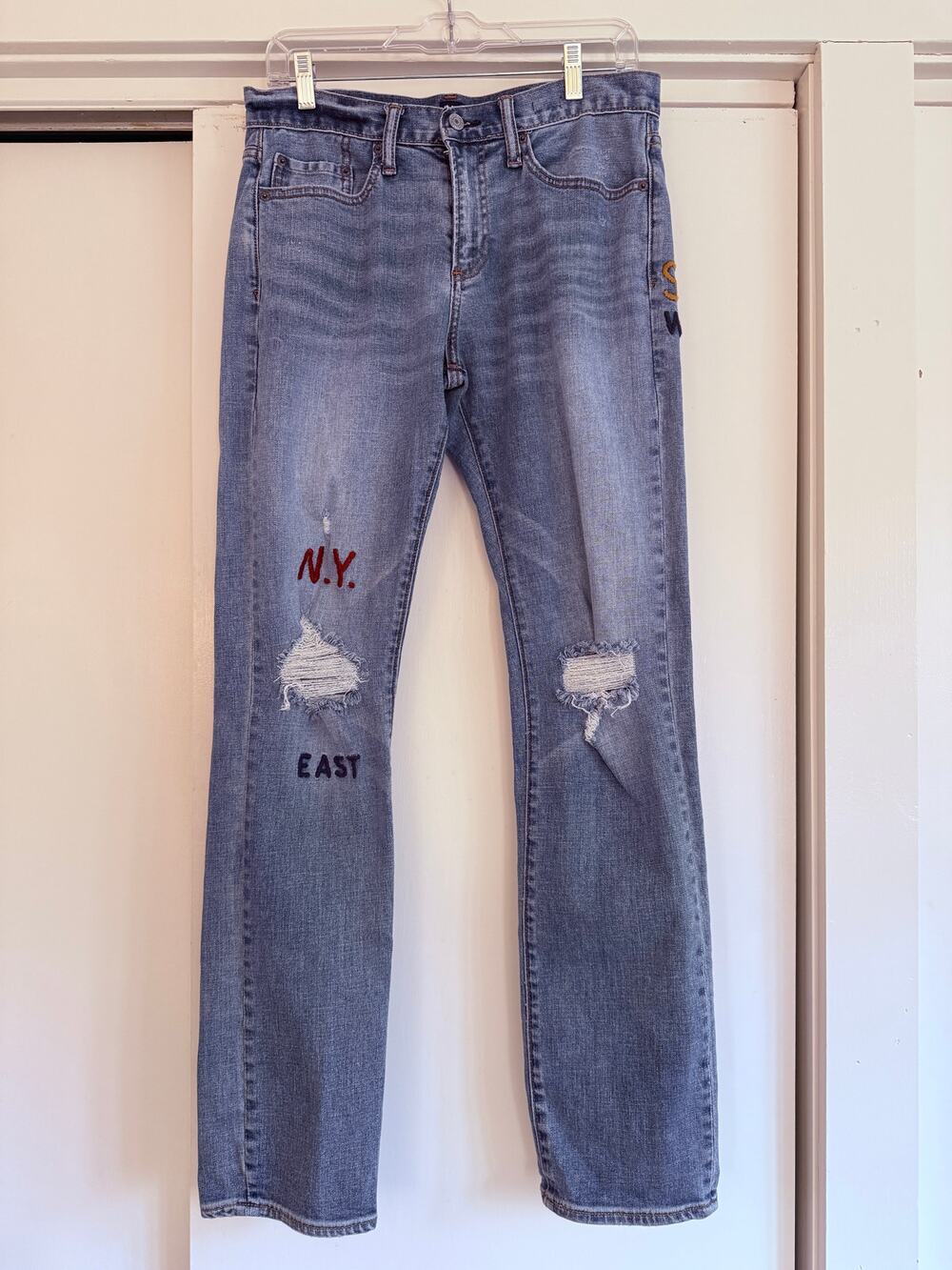 Gap for Good 29x32 Slim Distressed Embroidered Jeans San Fran / New York